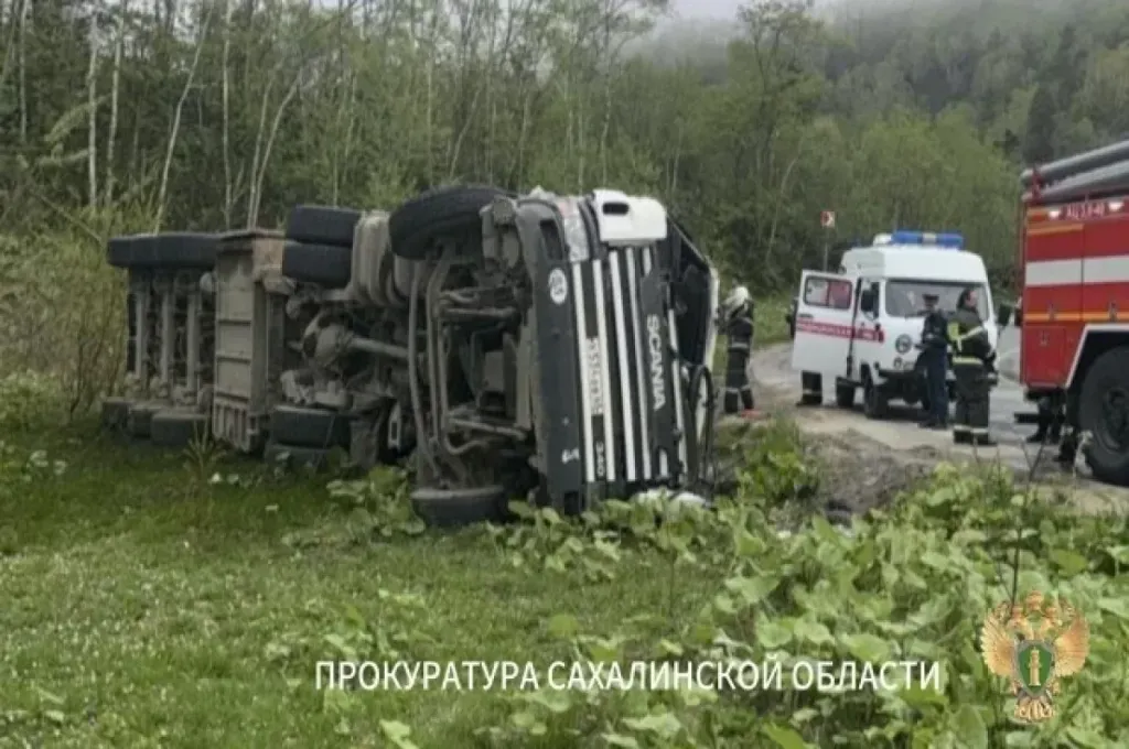 Под Няндомой опрокинулся бензовоз с 28 тоннами дизтоплива
