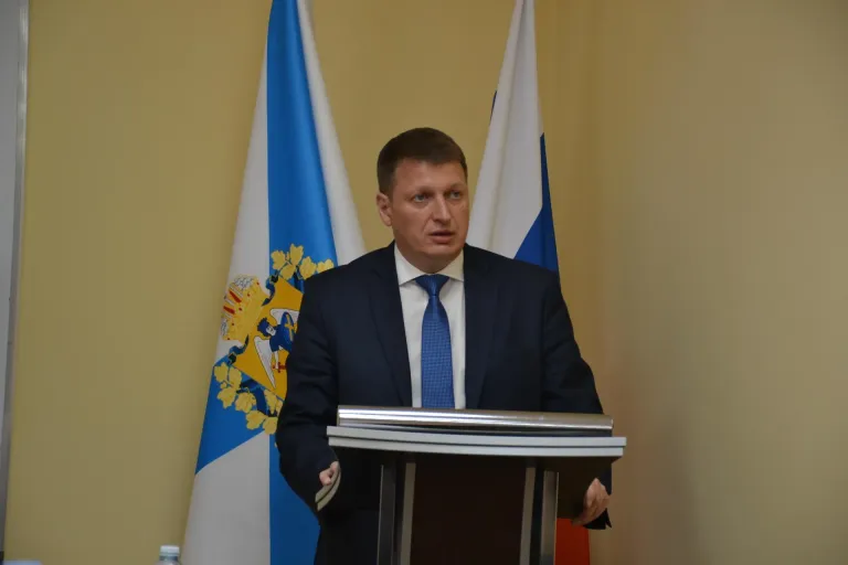 Депутаты назначили Евгения Попова главой Холмогорского округа