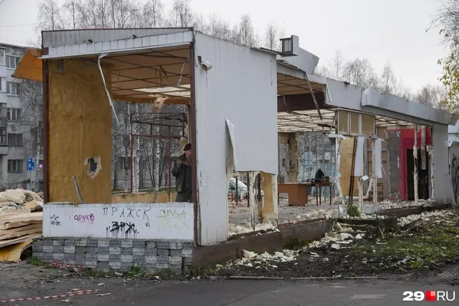 В Архангельске разбирают кафе «Султан» на Шабалина