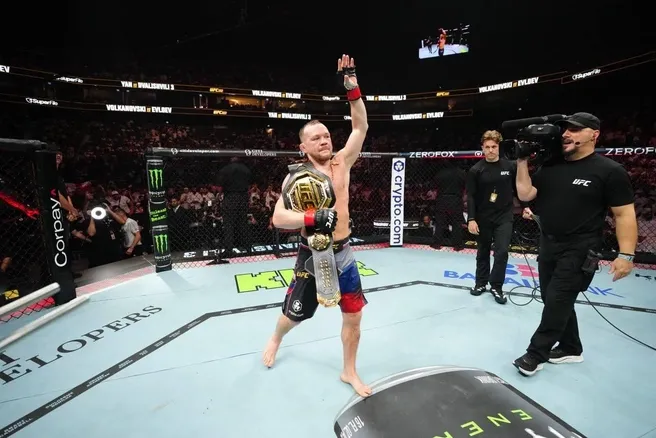 Боец клуба «Архангел Михаил» Петр Ян защитил титул чемпиона UFC
