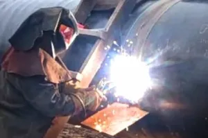 В Архангельске завершают строительство улицы Карпогорской