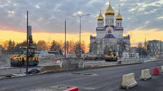 На площади Профсоюзов в Архангельске укладывают верхний слой асфальта
